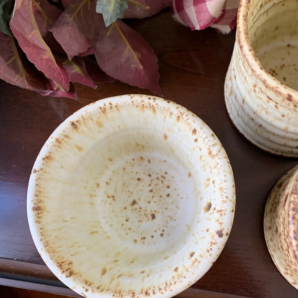 Pottery Set - 4 mugs, one cream and sugar - Picture 6 of 8